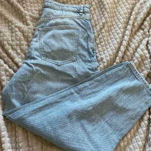 Baggy jeans - Använt fåtal gånger! Lite för stor för mig :(