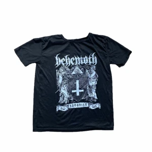 behemoth t-shirt - cool t-shirt med tryck, har använts men inga defekter!