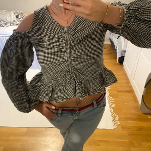 Rutig topp - Super fin tröja som bara inte kommit till användning från BikBok!💓