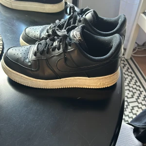 Nike airfoce  - Användt skick men väl omhändertagna Nypris 1350. 