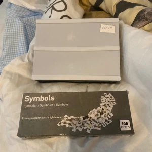 Lightbox - Light box med 108st symboler och bokstäver. 20kr