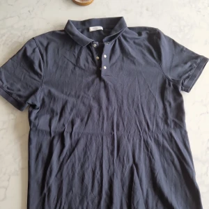 Selected home pikétröja - Använd men bra skick, mörkblå och storlek M.