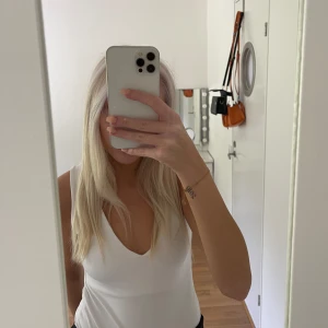 Body Gina  - Vit body från Gina, använt en gång