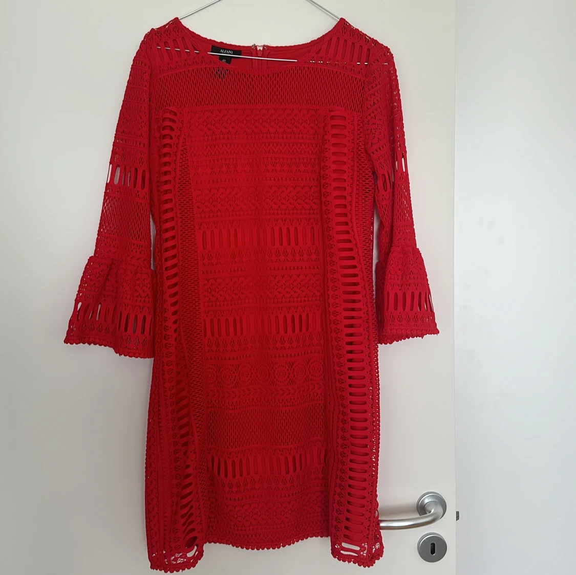 Röd klänning Alfani