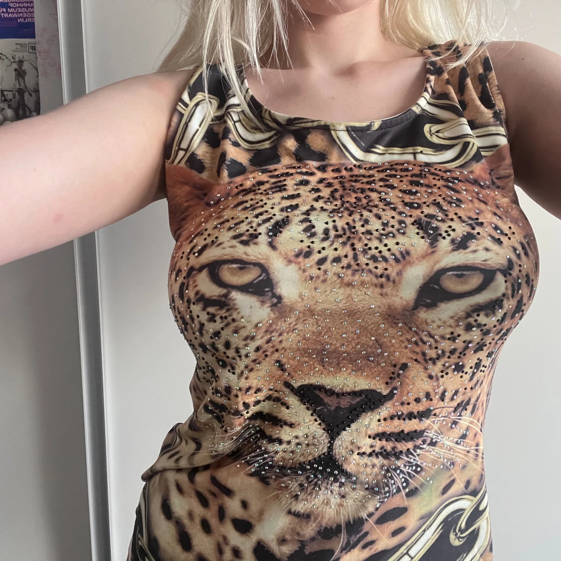 Klänning med coolt tryck - 90