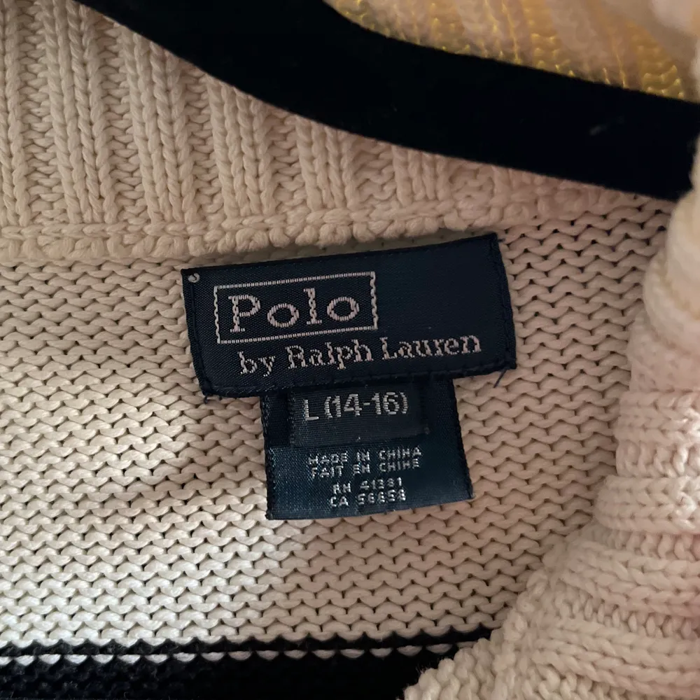 Polo raplh lauren half zip, 14-16, 10/10 skick🌟 priser kan diskuteras💵 tas emot byten🤝nypris 1499kr inköpt på Nk, säljs för 799kr. Hoodies.