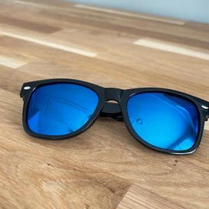 Rayband  - Rayband liknande solglasögon  Skick 10/10 aldrig använda 