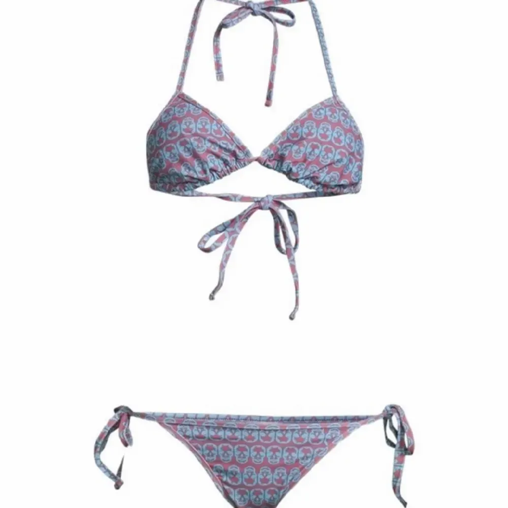 Bikini ifrån Zadig Voltaire. Säljer inte för mindre än 1000 kr 💞. Övrigt.