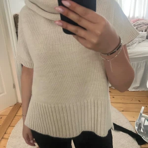 Poncho - Säljer denna coola poncho tröjan som inte kommer till användning 