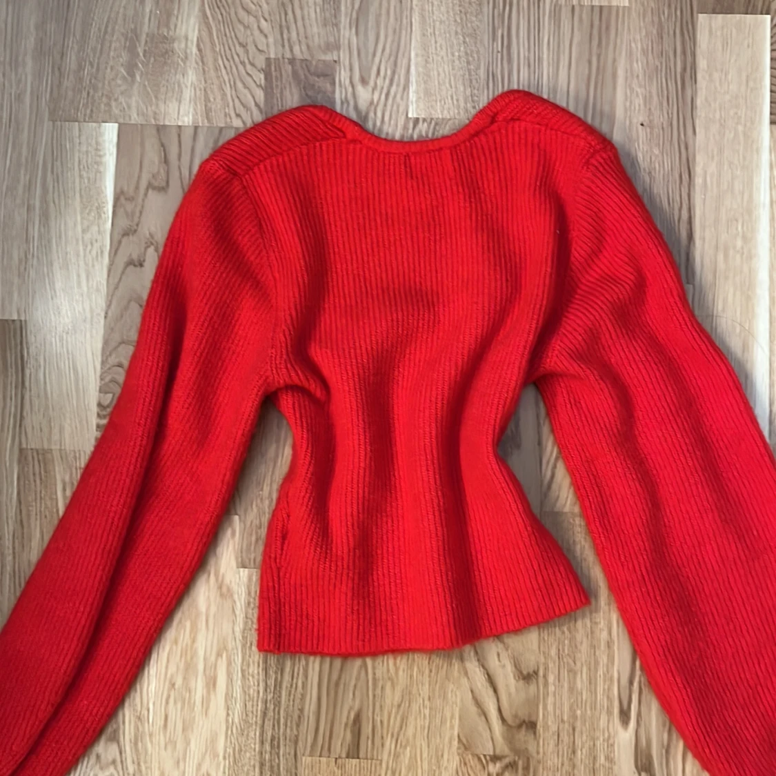 Stickad röd tröja  - 90
