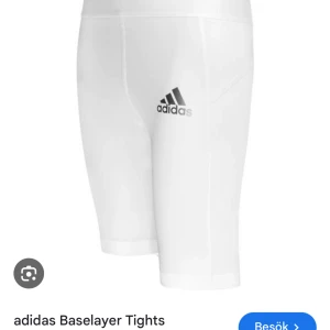 Shorts - Säljer nu dessa baslager shorts från Adidas. Dem är i väldigt bra skick och använd få gånger. Skriv för fler bilder eller om du har några frågor.