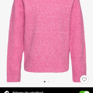 stickad tröja  - stickad tröja ifrån veromoda välanvänd köpt för 300 säljer för 100 då den är välanvänd och inte i bästa skicket 