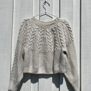 drömmig stickad tröja  - Stickad tröja i perfekt färg till sommaren 