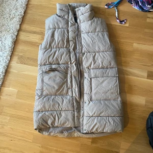 Dunväst - Beige dunväst