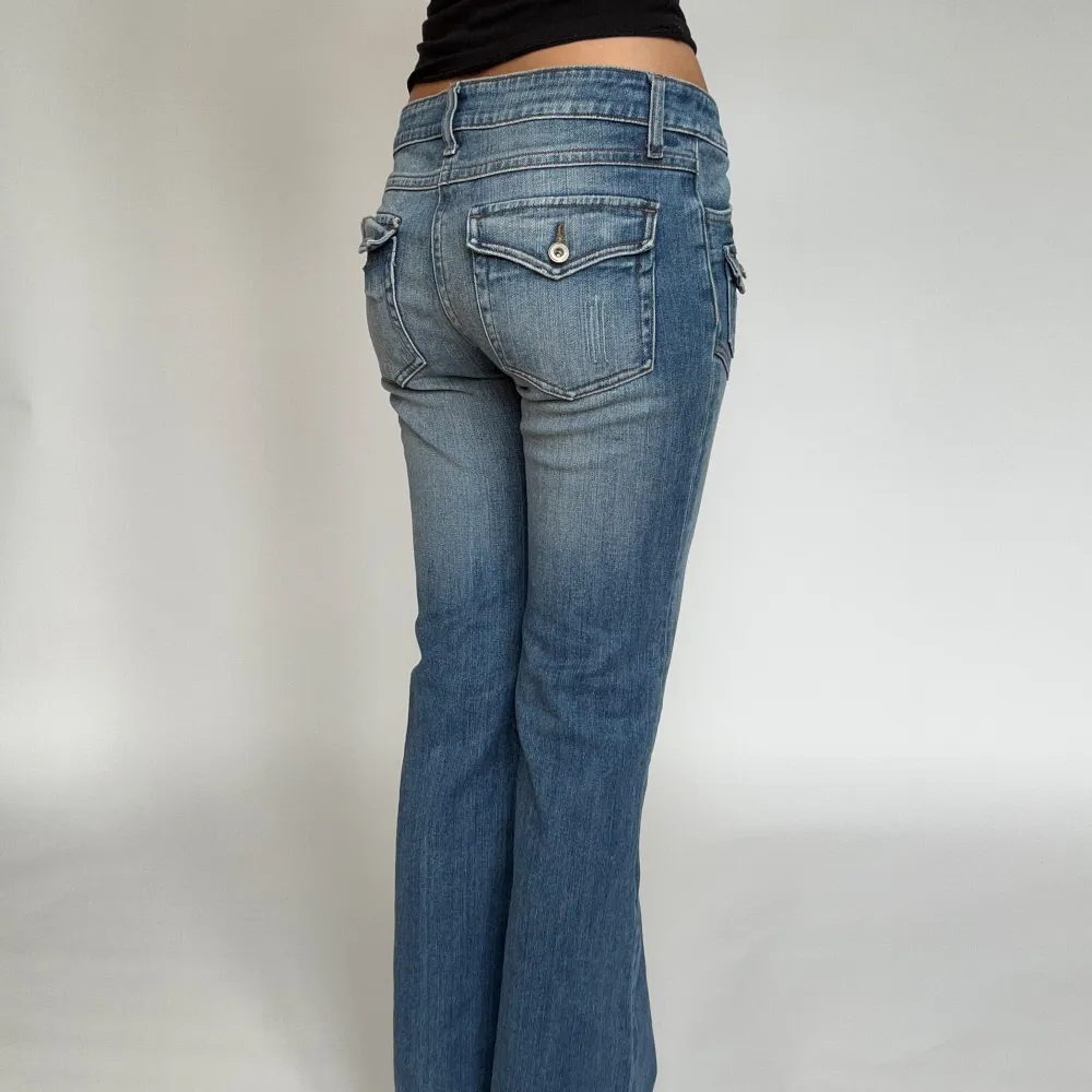 De snyggaste bootcut jeansen😍 Tjockt jeans material. Jeans & Byxor.