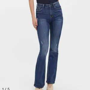 Bootcut jeans. Använd fåtal gånger💞 säljer då de inte kommer till användning