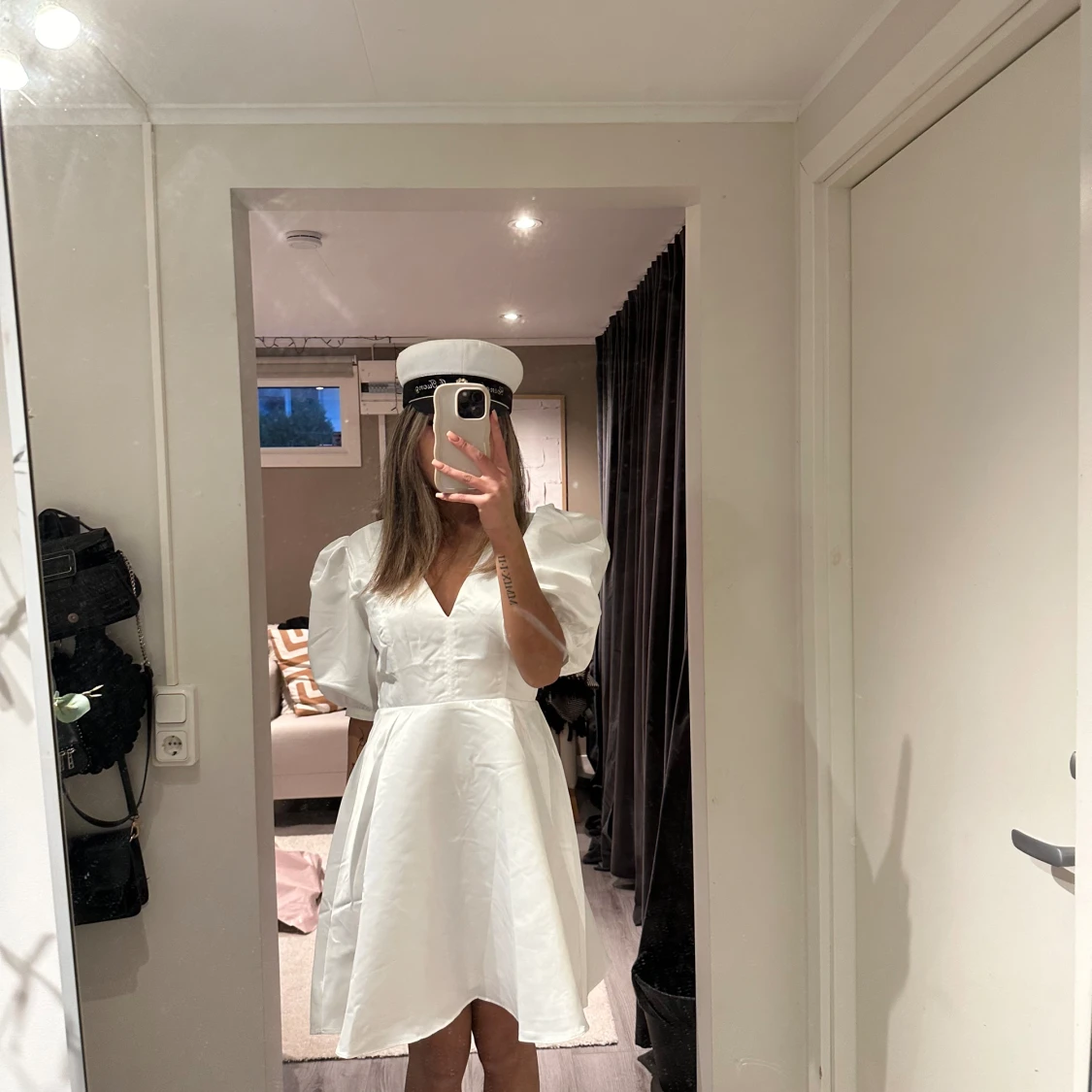 Vit puffig studentklänning - 90