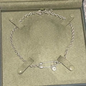 Maria Nilsdotter halsband  - Maria Nilsdotter halsband. 38-43 cm lång kedja. 