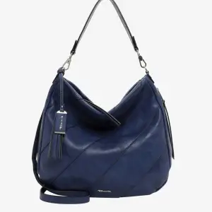 Marinblå väska från tamaris i jättebra skick då den knappt är använd! Köpt för 849!!💕💕 Skriv för frågor eller egna bilder