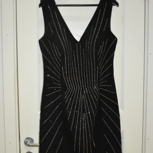 Klänning Storlek M - Den är använd en gång