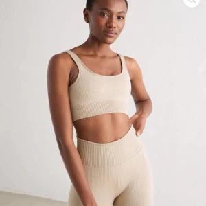 Sport-bh - Sport-bh från aimn, ljusrosa i storlek S. Fint skick.