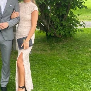 Ljusrosa balklänning - Jättefin ljusrosa spets balklänning🌸använd 2 gånger