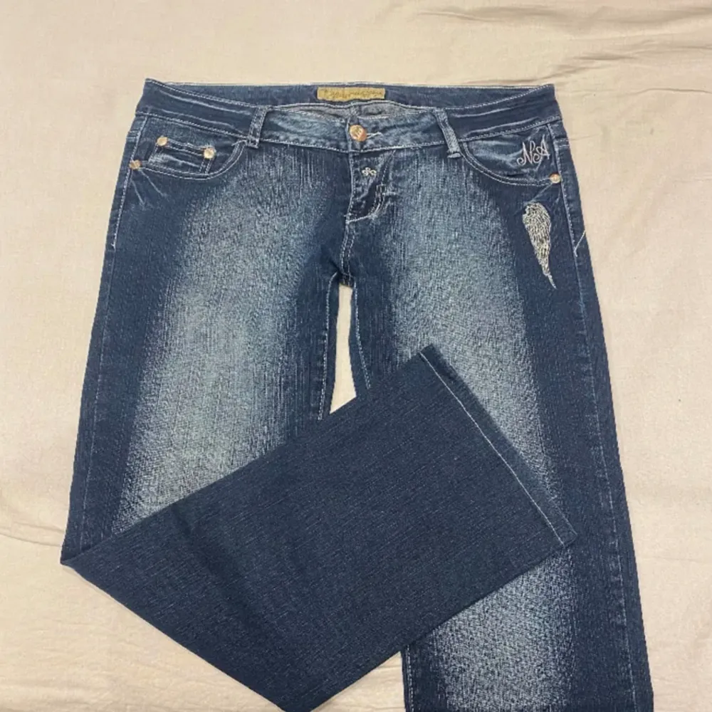 skit snygga vintage jeans, midja 45cm med mycket stretch och innerben på 70cm💕. Jeans & Byxor.