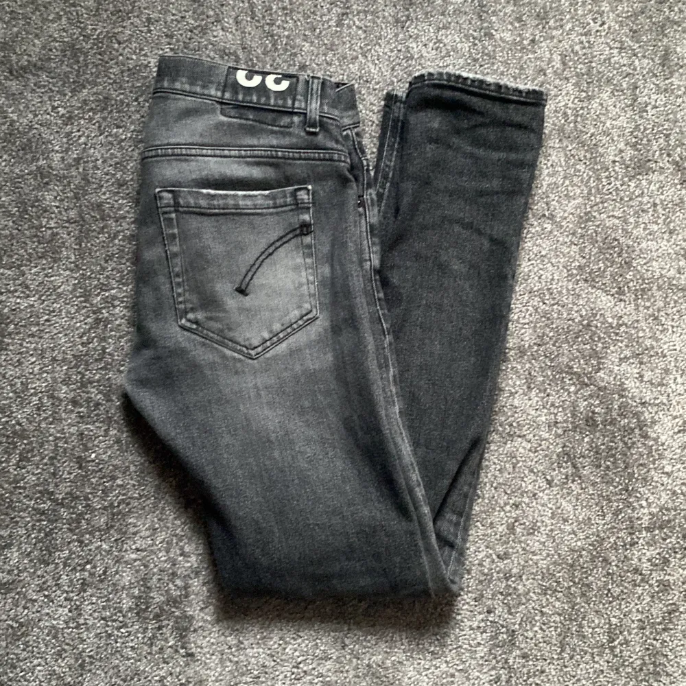 Jeans från dondup, modell George, bra skick, storlek 32 nypris 3599 - vårt pris 1199. Hör av dig vid frågor!/SS. Jeans & Byxor.
