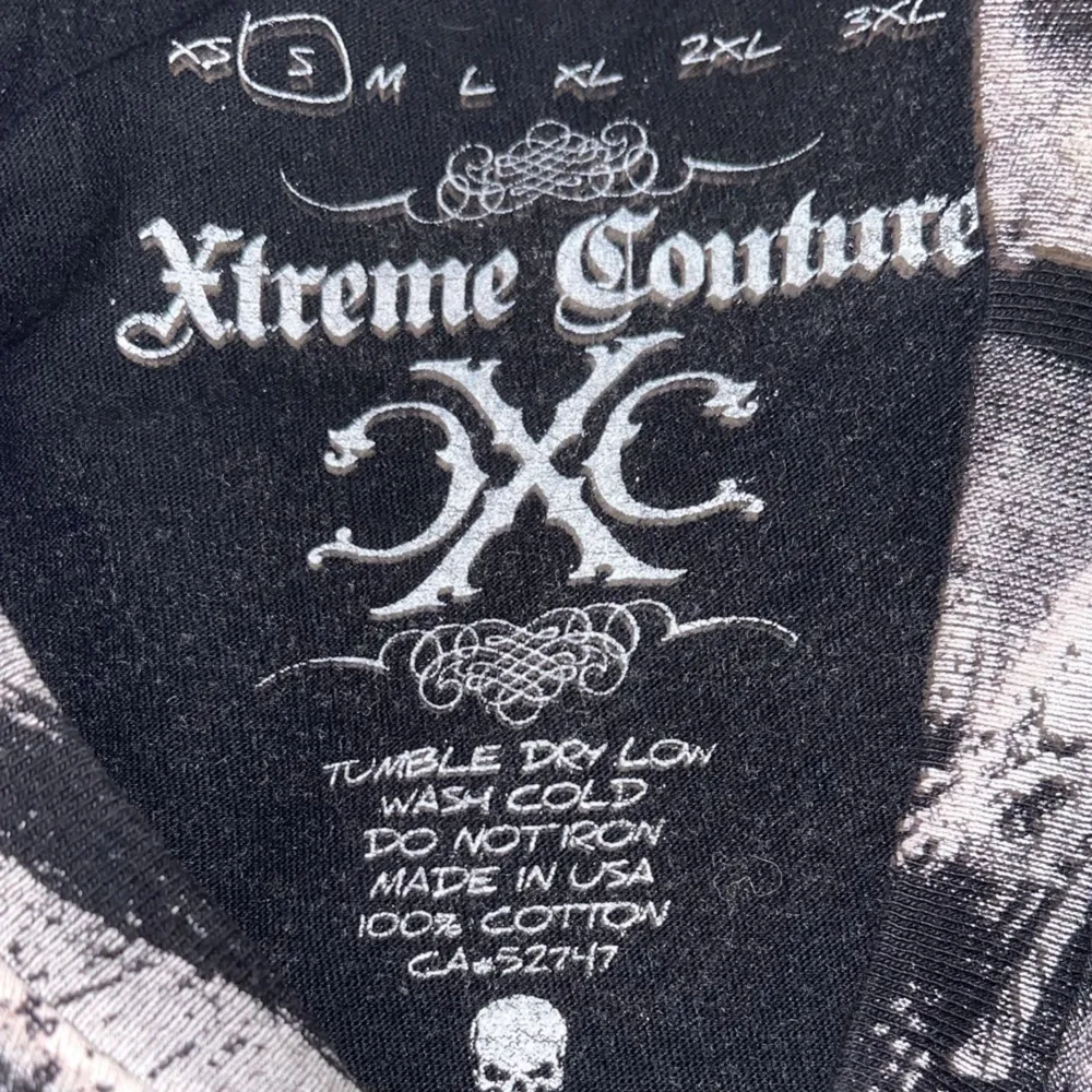 Xtreme couture by Affliction storlek S [Längd 68cm] [Bredd 47cm] Skriv vid frågor/Intresse!. T-shirts.