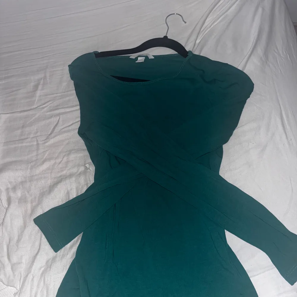 en grön tröja från hm i strl s/xs. bekväm och skön. säljer pga ingen användning av den💕. Tröjor & Koftor.