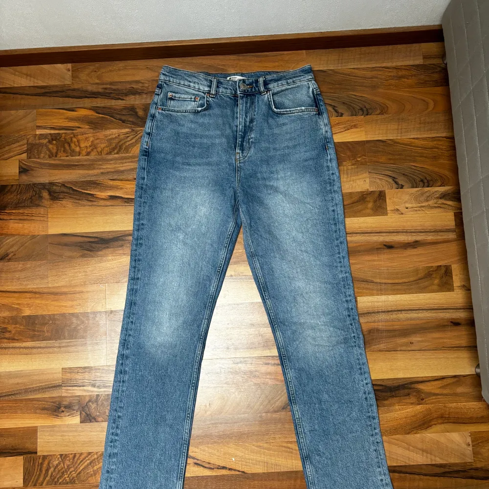 Raka jeans från Gina Tricot använda fåtal gånger . Jeans & Byxor.