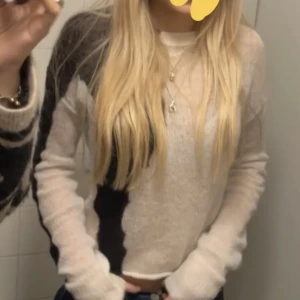 Weekday tröja - As cool topp! Inte min storlek tyvärr 😭