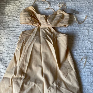 Klänning zara  - Helt ny och använd, prislapp kvar.   Inköpspris 499:-