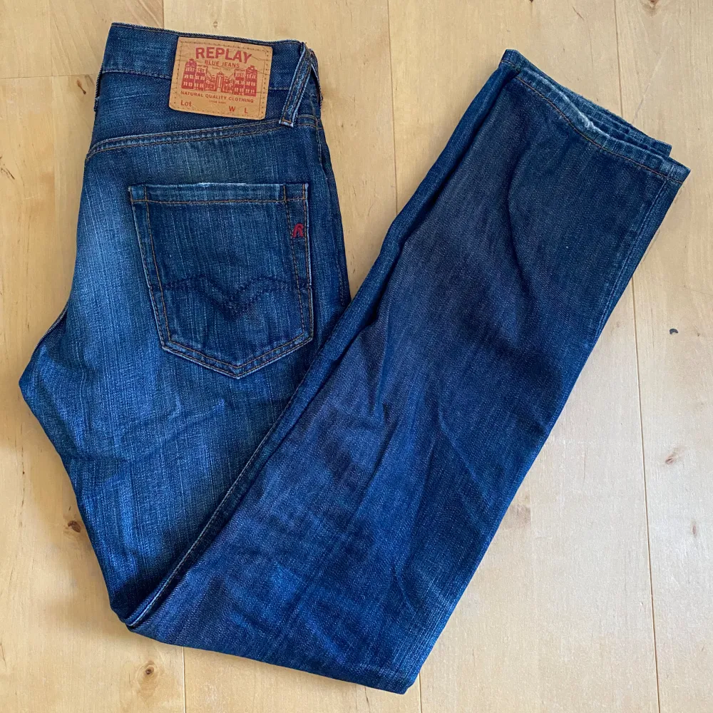 Snygga Replay jeans i storlek W29 L34. Passar (W28-W30) och (L32-34).  Skick 9/10.   Ställ gärna frågor vid funderingar!. Jeans & Byxor.