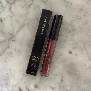 Bareminerals  - Oanvänt och oöppnat, råkade köpa fel färg. I färgen ”werk”