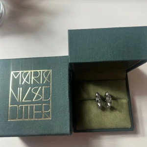 Edblad  - Säljer dessa assnygga och trendiga örhängen! Nyskick!❤️