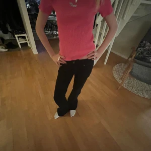 T-shirt  - Jätte söt t-shirt från zara 💕 säljer då jag inte får användning för den längre