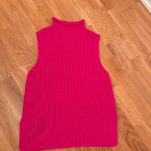 Stickad väst - Rosa stickad väst från zara 