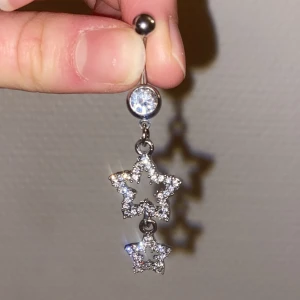 Navelpiercing - Helt ny och oanvänd! Skriv om du har frågor eller vill ha fler bilder! 