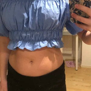 Blus - Väldigt fin blus från zara💗 så snygg till fest!🙏😇😍använd ca 2 gånger, köparen står för frakt 🫶