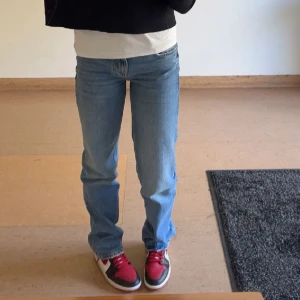 Low perfect jeans  - Low waist perfect jeans från Gina Tricot Använda fåtal gånger i stl 32💗