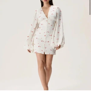 Adoore klänning - Intressekoll på denna superfina Adoore klänning. Nyskick. Storlek 36