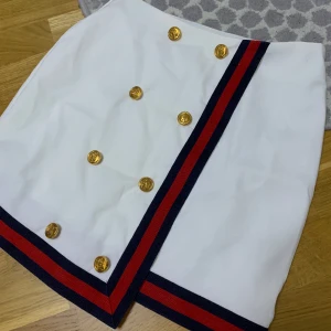 Kjol - Helt ny kjol, lite genomskinlig 🌸