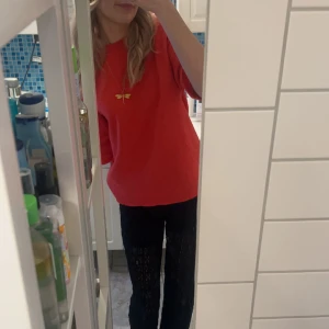 Kortärmad sweatshirt - Jag har själv klippt ärmarna korta! Endast avänd 1 gång🤍