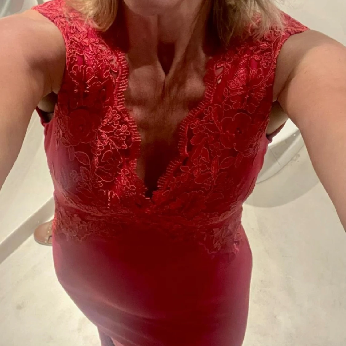 Vacker röd festklänning stl 36 - 90