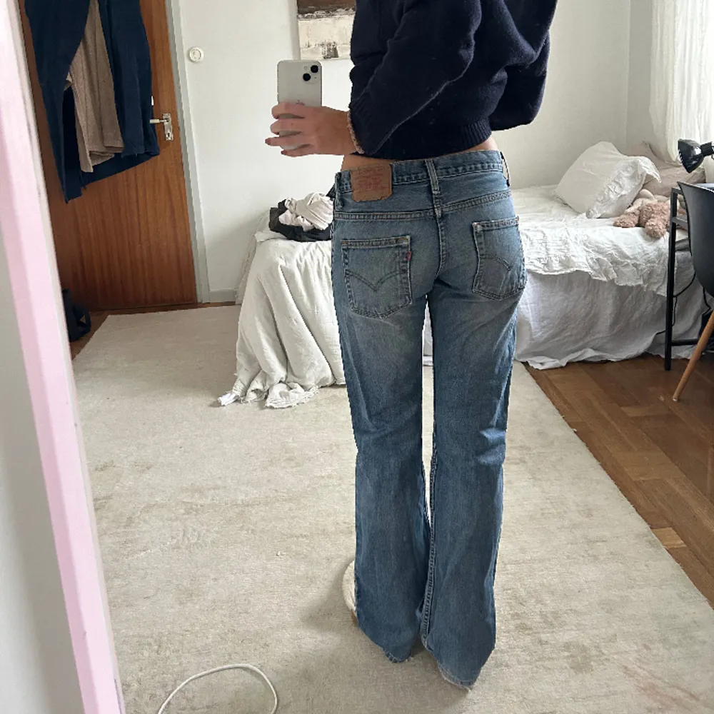Midjemått: 40cm Innerben: 81cm. Jeans & Byxor.