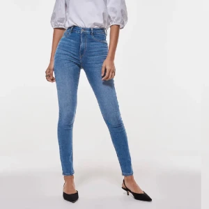 Blå skinny jeans - Skinny jenas från gina, storlek s