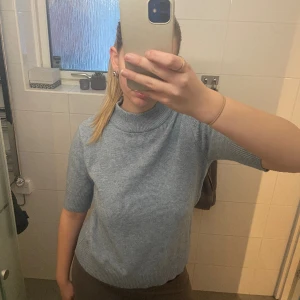 Finstickad topp - Super söt och skön stickad topp med trekvartsärm!