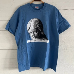 Supreme tröja - Riktigt fin tröja från Supreme i nyskick. Vid fler frågor eller funderingar kom PM