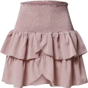 Säljer en jöttefin kjol från neo noir i rosa. Jättebra skick men säljer då den inte kommer till användning. Perfekt till sommaren 🩷 priset kan diskuteras